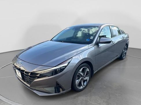 Used 2022 Hyundai Elantra Limited FWD image 4
