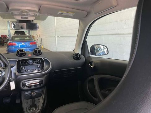 Used 2016 smart fortwo Coupe RWD image 18