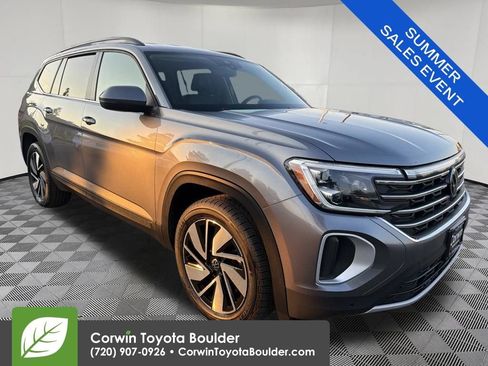Used 2025 Volkswagen Atlas SE AWD/4WD image 1