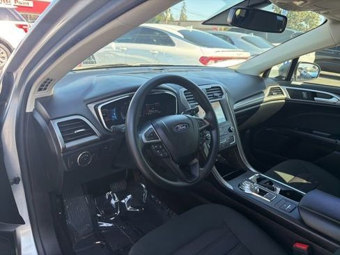 Used 2020 Ford Fusion SE FWD image 10