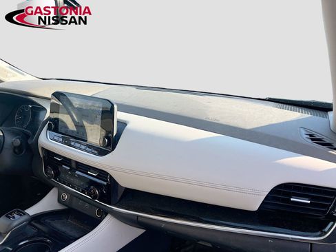 Used 2023 Nissan Rogue SL w/ SL Premium Package image 36