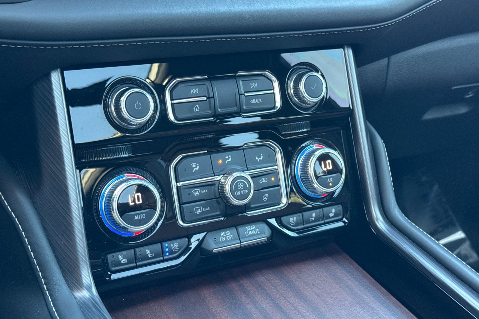 Certified 2023 GMC Yukon Denali Ultimate AWD/4WD image 23