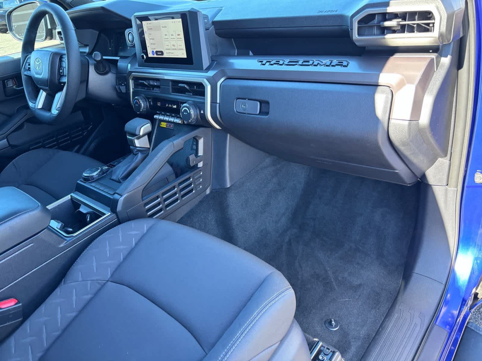 Used 2025 Toyota Tacoma SR5 AWD/4WD image 11