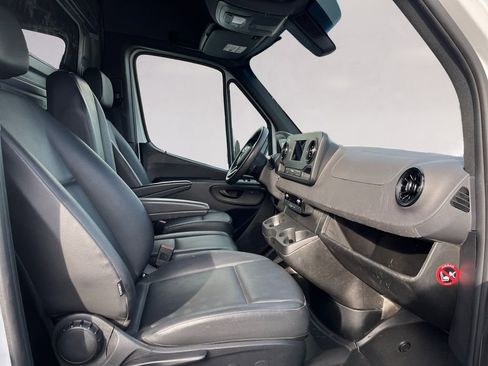 Used 2024 Mercedes-Benz Sprinter 2500 image 14