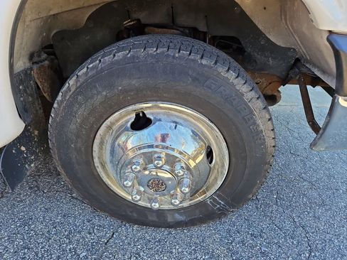 Used 2013 Chevrolet Express 4500 w/ Shuttle Bus Package image 26