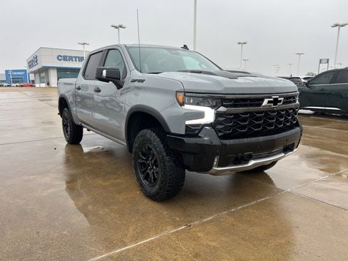 Used 2025 Chevrolet Silverado 1500 ZR2 w/ Technology Package image 4