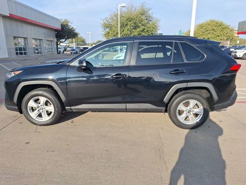 Used 2021 Toyota RAV4 XLE image 3