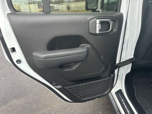 Used 2023 Jeep Wrangler Unlimited w/ Cold Weather Group AWD/4WD image 14