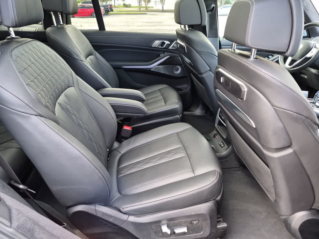 Used 2024 BMW ALPINA XB7 AWD/4WD image 21