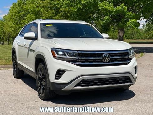 Used 2021 Volkswagen Atlas Cross Sport SE w/ Panoramic Sunroof Package FWD image 9