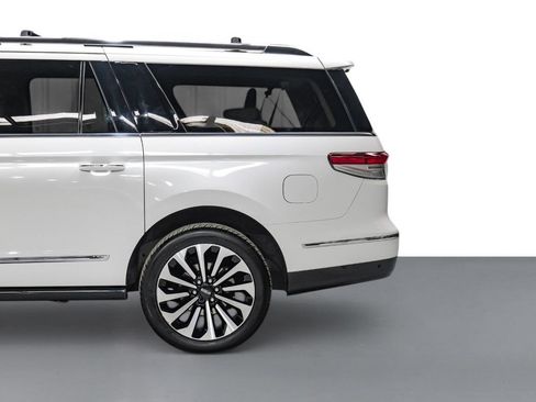 Used 2022 Lincoln Navigator L Reserve AWD/4WD image 11