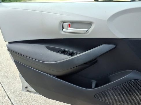Used 2021 Toyota Corolla LE FWD image 16