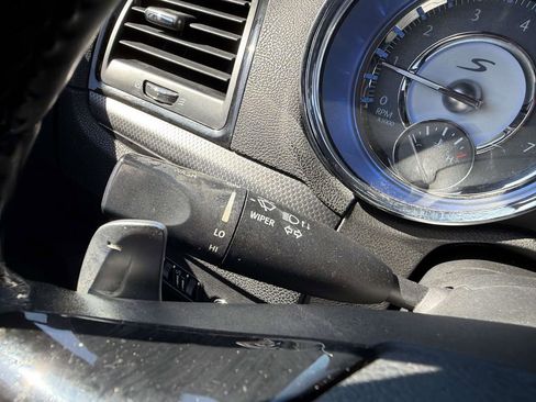 Used 2012 Chrysler 300 S image 31