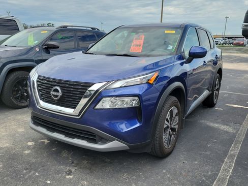 Used 2023 Nissan Rogue SV FWD image 3