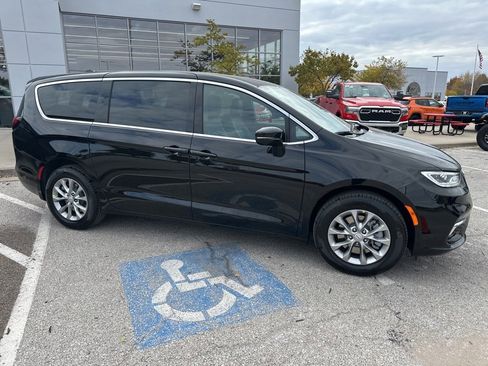 New 2026 Chrysler Pacifica Select image 38