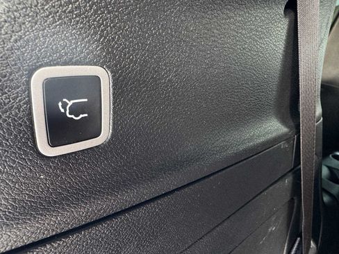 Used 2025 Chrysler Pacifica Select FWD image 33