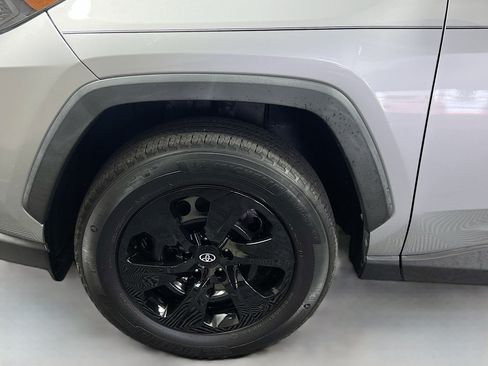 Used 2020 Toyota RAV4 LE image 13