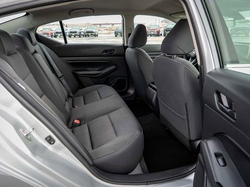 Used 2024 Nissan Altima 2.5 SV image 17