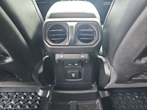 Used 2018 Jeep Wrangler Unlimited Rubicon w/ Dual Top Group AWD/4WD image 21