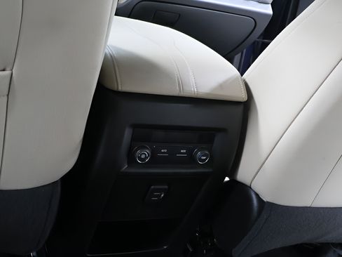 Used 2023 Chevrolet Traverse LS FWD image 24