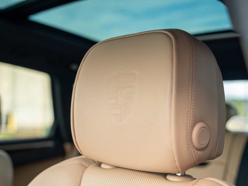 New 2026 Porsche Macan image 13