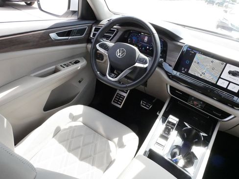 Certified 2025 Volkswagen Atlas SEL Premium R-Line AWD/4WD image 9