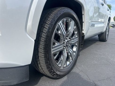 Used 2025 Toyota Sequoia Capstone AWD/4WD image 13