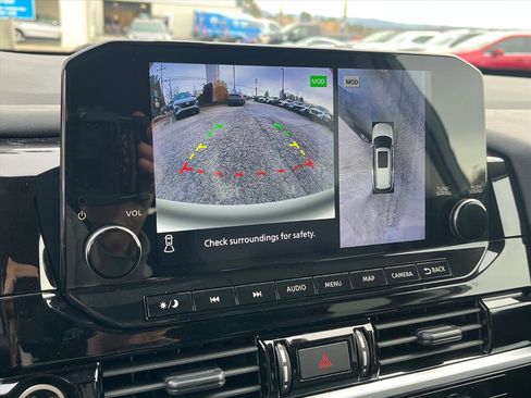 Used 2024 Nissan Pathfinder SL image 13