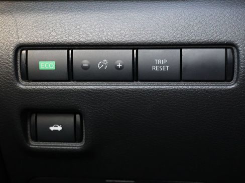Used 2024 Nissan Sentra SV FWD image 23