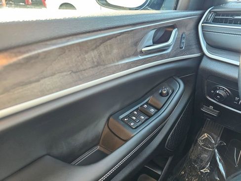 New 2025 Jeep Grand Cherokee L Limited w/ Black Appearance Package image 27