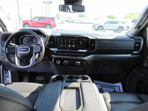 Used 2024 GMC Sierra 1500 SLT image 13