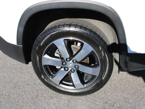 Used 2022 Chevrolet Traverse LT w/ LT Premium Package image 13