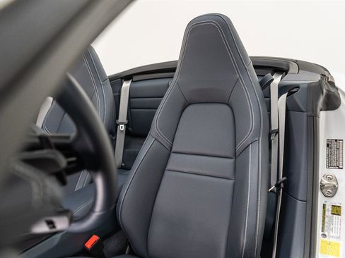 Used 2025 Porsche 911 Carrera w/ Premium Package image 26