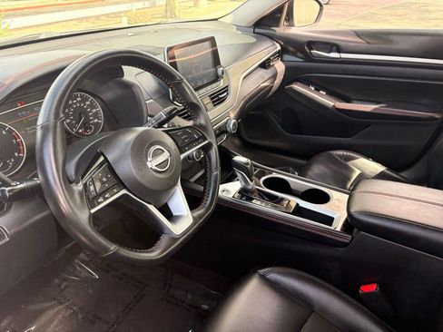 Certified 2025 Nissan Altima 2.5 SR FWD image 17