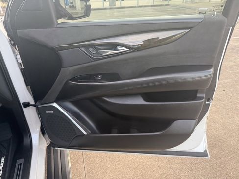 Used 2018 Cadillac Escalade ESV Platinum image 43