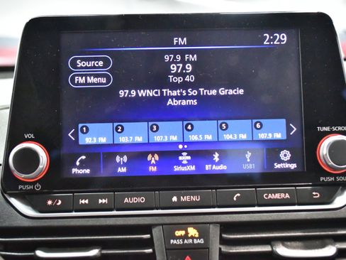 Used 2025 Nissan Altima 2.5 SV FWD image 23