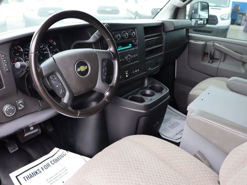 Used 2021 Chevrolet Express 2500 w/ Driver Convenience Package image 9