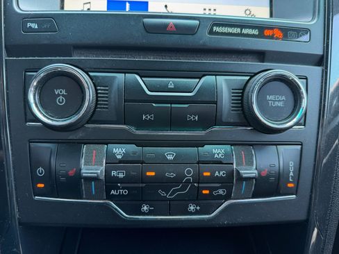 Used 2017 Ford Explorer XLT w/ Equipment Group 202A FWD image 11