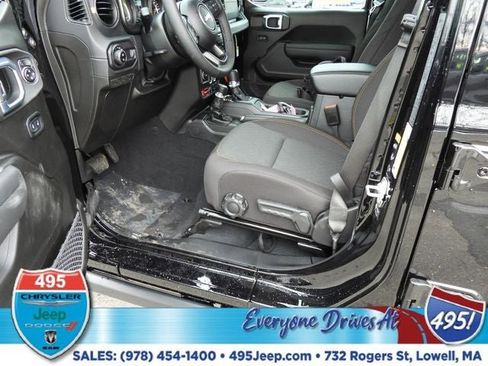 New 2026 Jeep Gladiator Mojave image 16