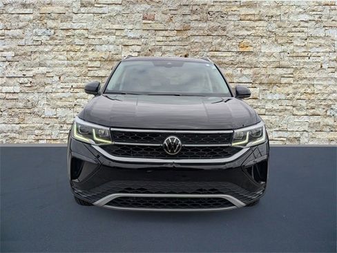 Used 2024 Volkswagen Taos SEL image 3