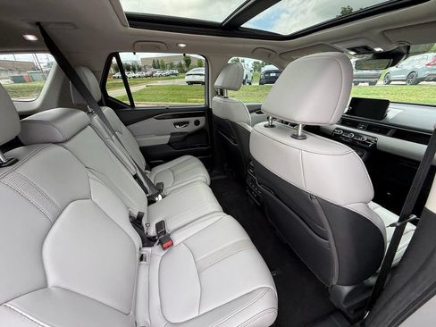 Used 2023 Honda Pilot Touring image 38