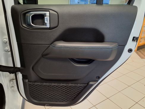 Used 2023 Jeep Wrangler Unlimited Rubicon 4xe AWD/4WD image 13