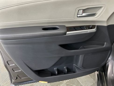 Used 2024 Toyota Sienna XLE image 10