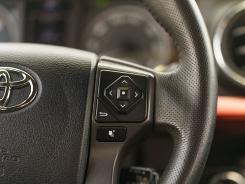 Used 2016 Toyota Tacoma TRD Off-Road w/ Premium & Technology Package RWD image 18