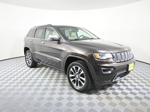 Used 2017 Jeep Grand Cherokee Overland image 9