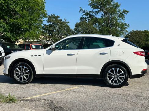 Used 2017 Maserati Levante AWD/4WD image 3