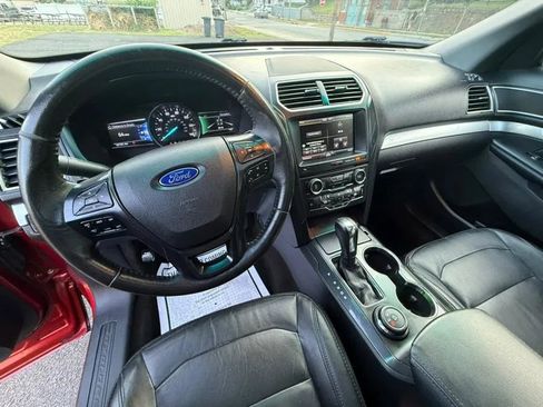 Used 2016 Ford Explorer XLT w/ Equipment Group 202A image 16