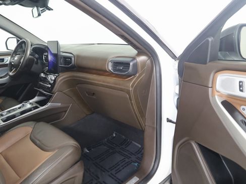 Used 2022 Ford Explorer King Ranch w/ Premium Technology Package image 48