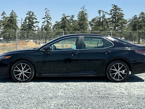 Used 2023 Toyota Camry SE FWD image 6