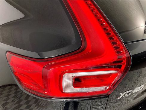 Used 2024 Volvo XC40 B5 Ultimate w/ Protection Package Premier AWD/4WD image 28